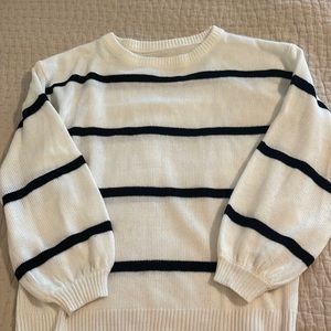 Women’s scoop neck sweater